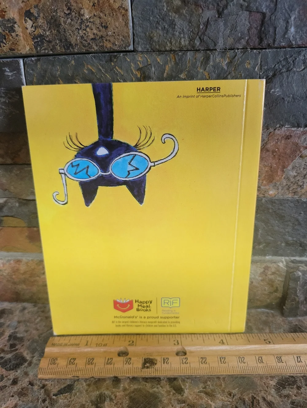 Pete the Cat and his magic sunglasses‎ Happy Meal book New